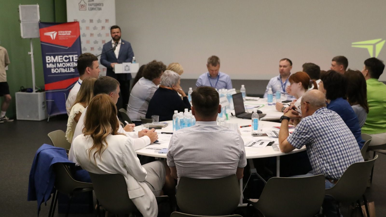 Эксперты Советского района представили инициативы по созданию центра профориентации школьников и увеличению количества парковочных мест